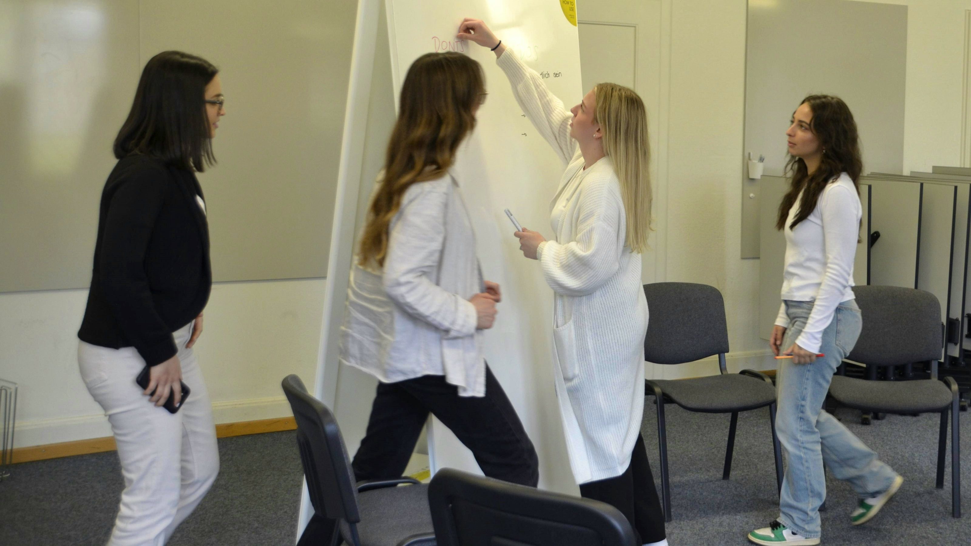 Innovationsraum – Platz bis zu 16 Personen.