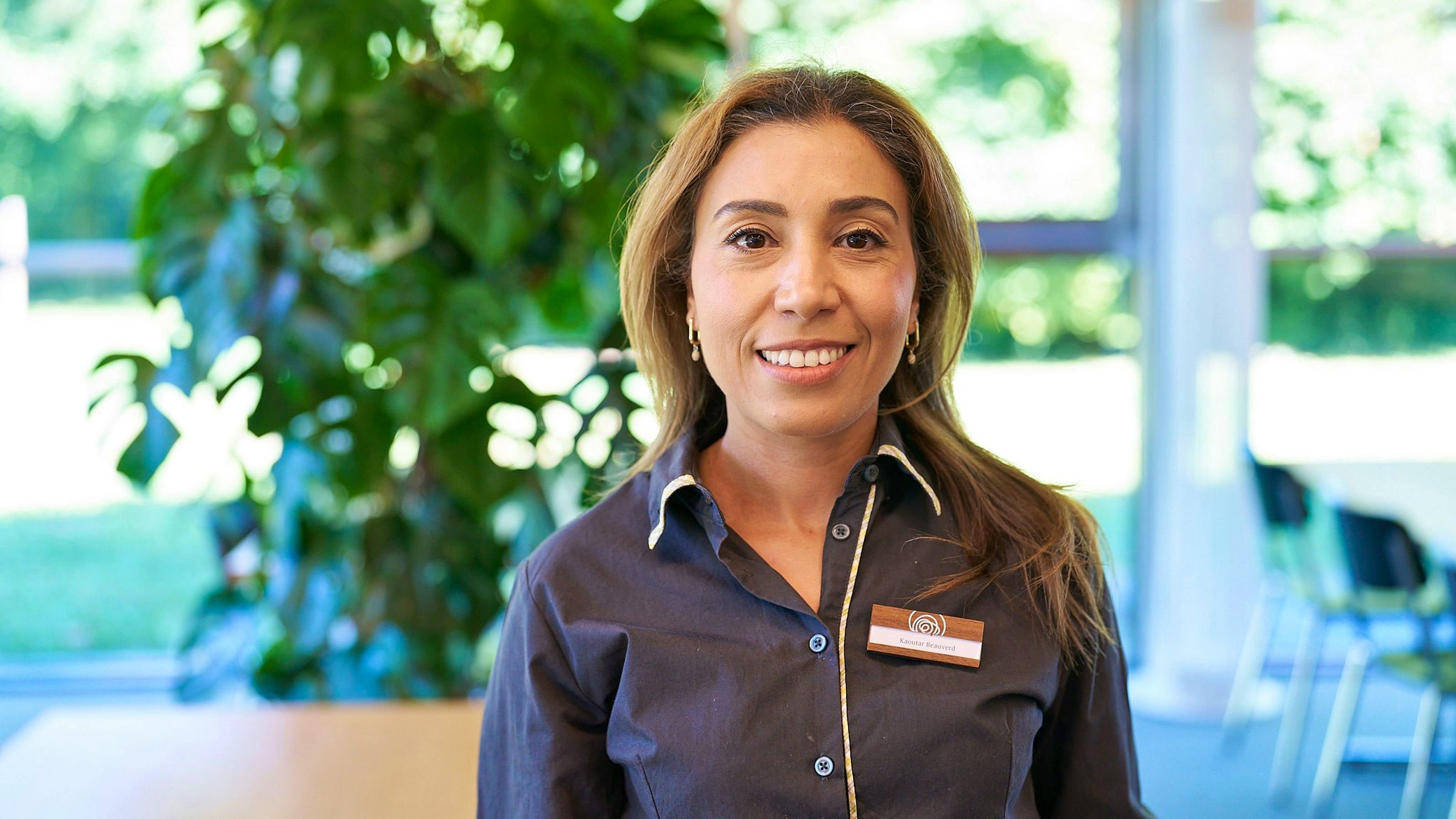 Kaoutar Beauverd  – Employée de service.